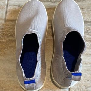 Rothy’s womens “The Chelsea” sneaker in lilac color. Size 9